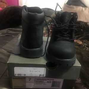 Black timberland boot... worn once!